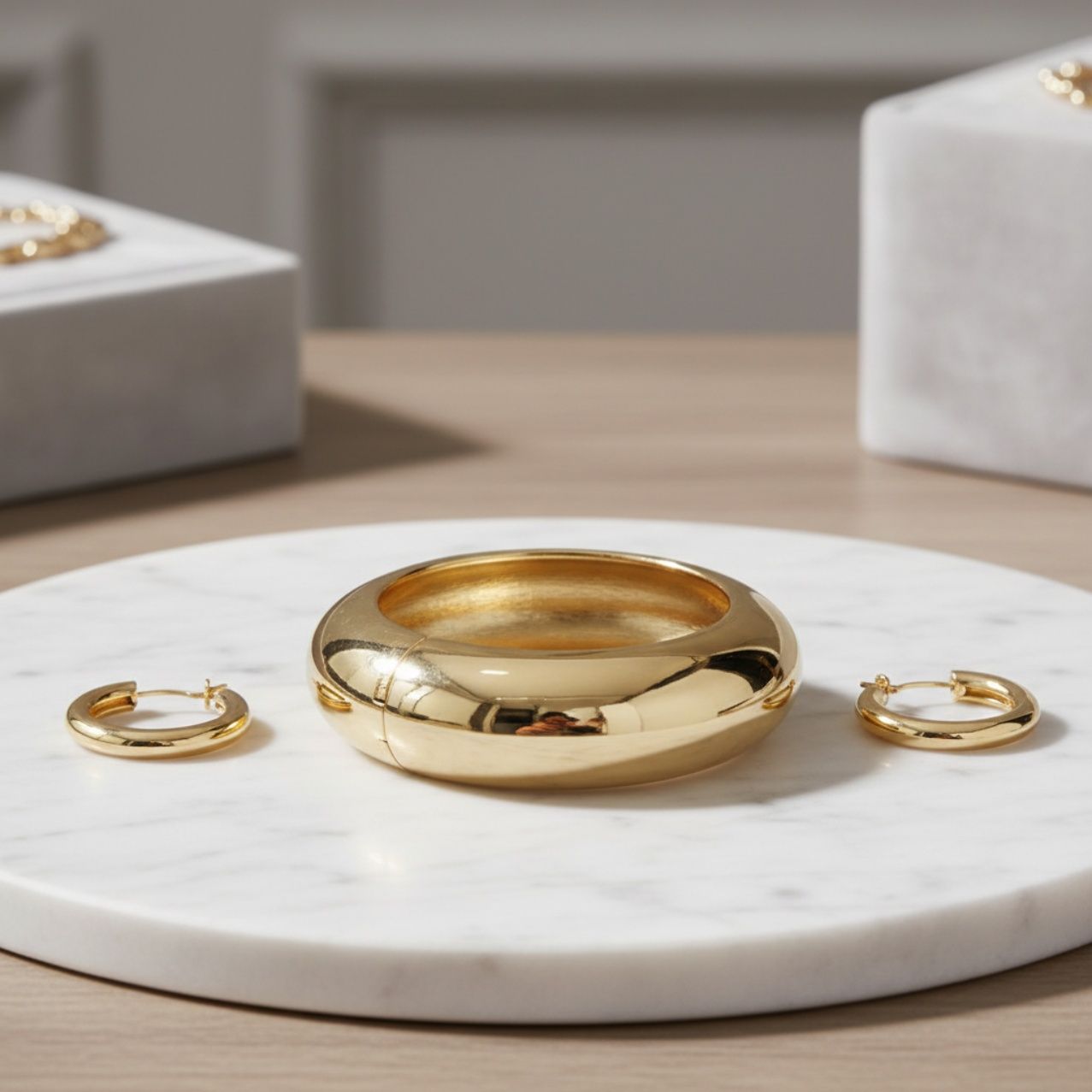 Bangle Smooth Gold Sculpted Shine Sleek Bracelet